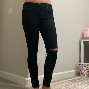Rag & Bone black mid rise skinny jeans with knee hole, frayed at bottom. Size 28
